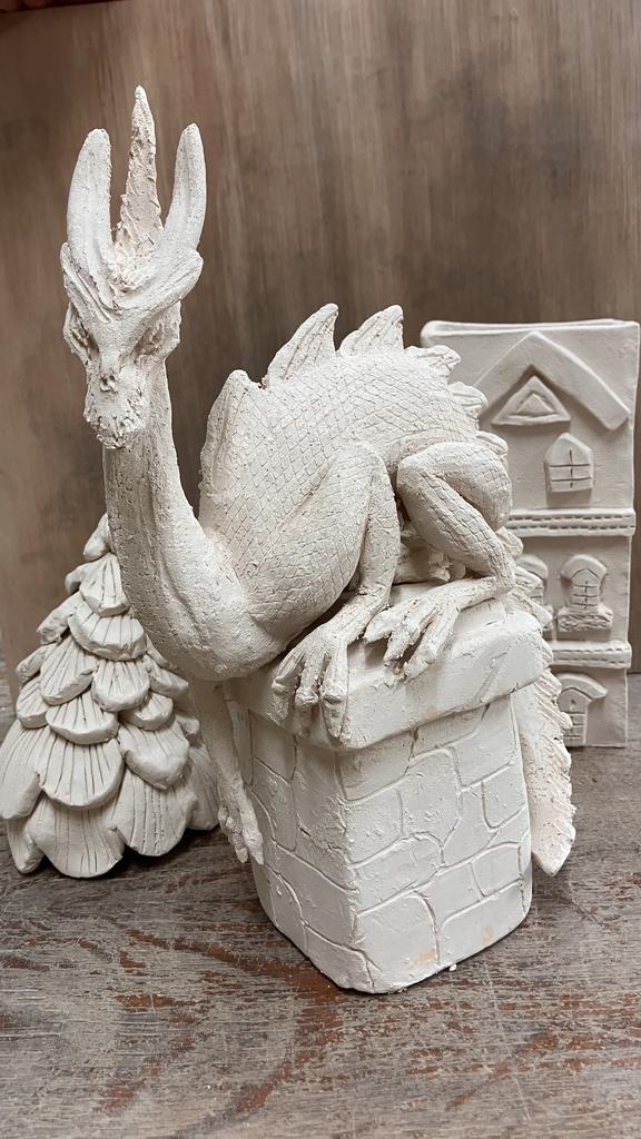 Dragon réalisé en poterie